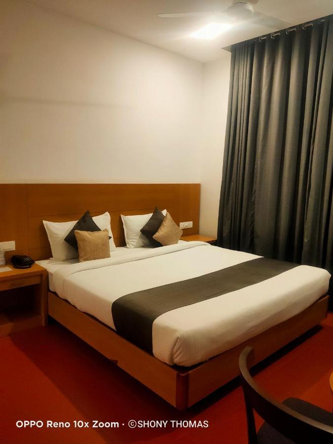 Agincourt Kuttikkanam Hotel Pirmed Exterior photo